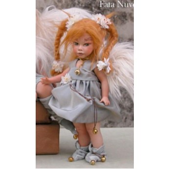 Fée Nuage,  Poupée fée en porcelaine de 21cm