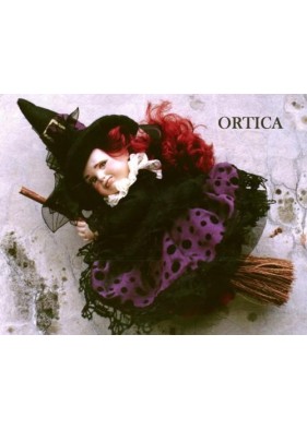 Poupée Sorcière Ortica - Poupée Porcelaine Collection, 28 cm