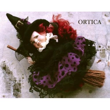 Poupée Sorcière Ortica - Poupée Porcelaine Collection, 28 cm