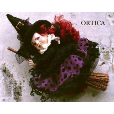 Poupée Sorcière Ortica - Poupée Porcelaine Collection, 28 cm