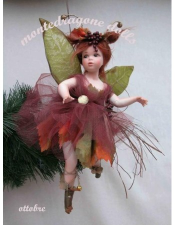 Fée Octobre, Poupée fée en porcelaine de 28 cm