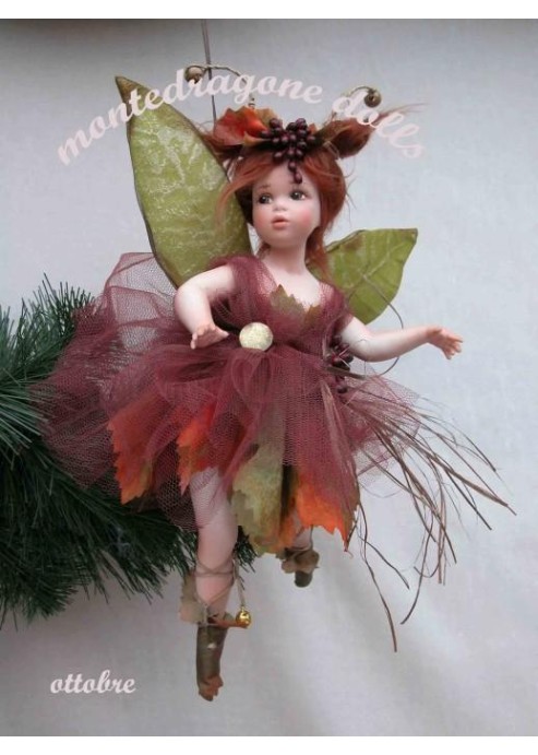 Fée Octobre, Poupée fée en porcelaine de 28 cm