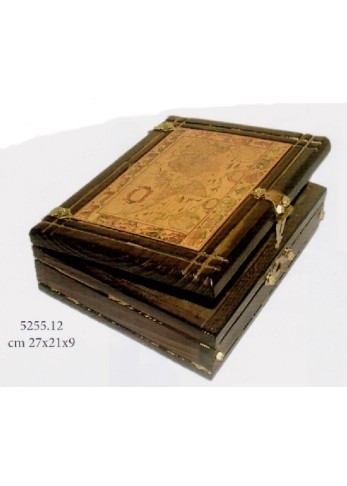 Grande bibliothèque avec carte