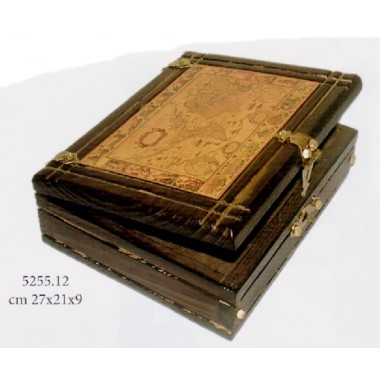 Grande bibliothèque avec carte