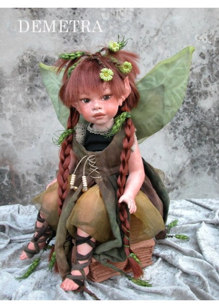Fée Demetra, Poupée fée en porcelaine de 36 cm
