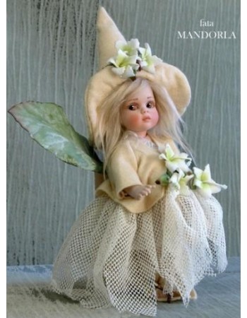 Fée Amande, Poupée fée en porcelaine de 24cm
