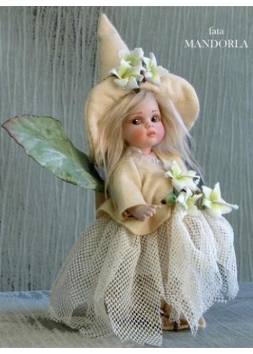 Fée Amande, Poupée fée en porcelaine de 24cm