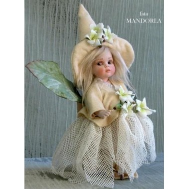 Fée Amande, Poupée fée en porcelaine de 24cm