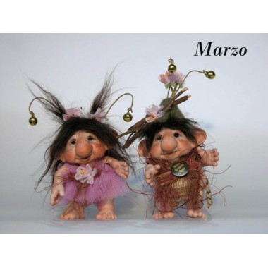 Poupée Porcelaine Elfe, Trugg des mois