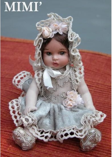 Mimi, Poupée Porcelaine de Collection - Hauteur 13 cm