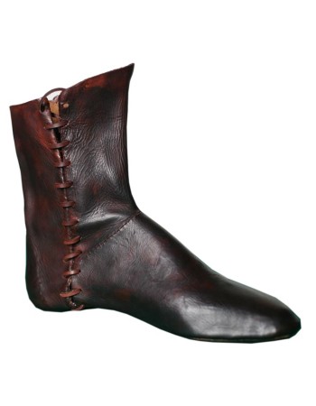 Les bottes médiévales faites à la main en cuir