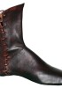 Les bottes médiévales faites à la main en cuir