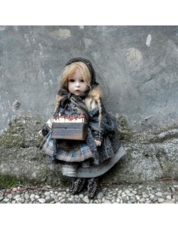 Poupée Porcelaine La Petite Fille aux allumettes