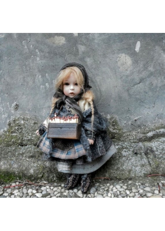 Poupée Porcelaine La Petite Fille aux allumettes