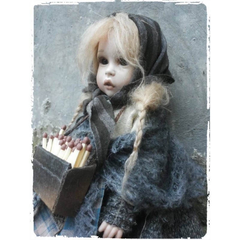 Poupée Porcelaine La Petite Fille aux allumettes